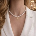 Colier cu perle naturale și pandantiv inițială din aur 14K (585) – bijuterie personalizată