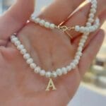 Colier cu perle naturale și pandantiv inițială din aur 14K (585) – bijuterie personalizată - imagine 2